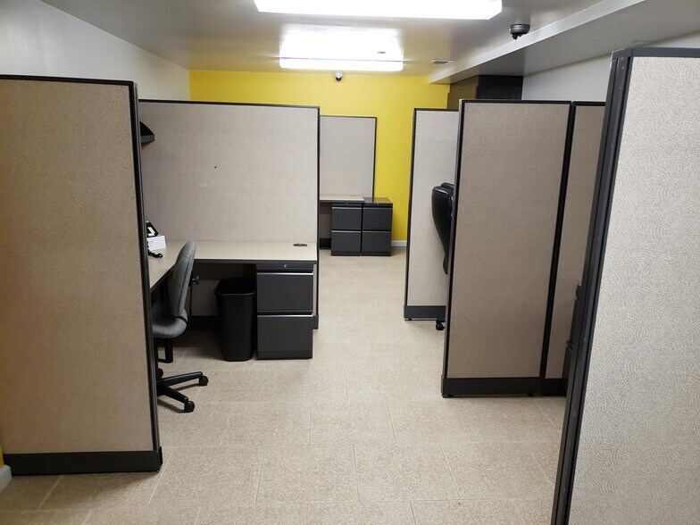 More Photos Of 3917 Amboy Rd, Staten Island Storefront Retail Office For Lease