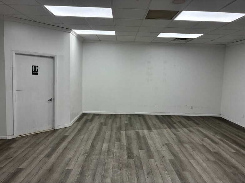 More Photos Of 4022 Hylan Blvd, Staten Island Storefront Retail Residential For Lease