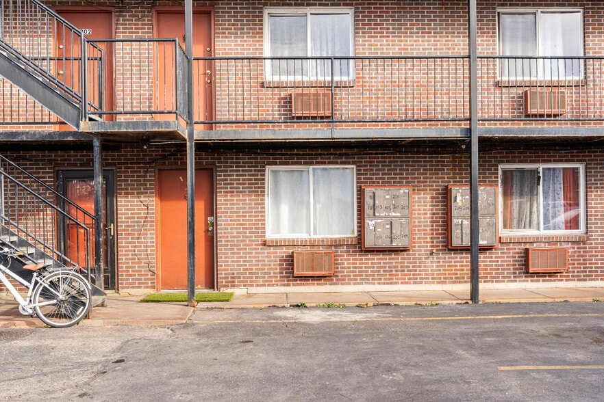 More Photos Of 1100 S Quivas St, Denver Apartments For Sale