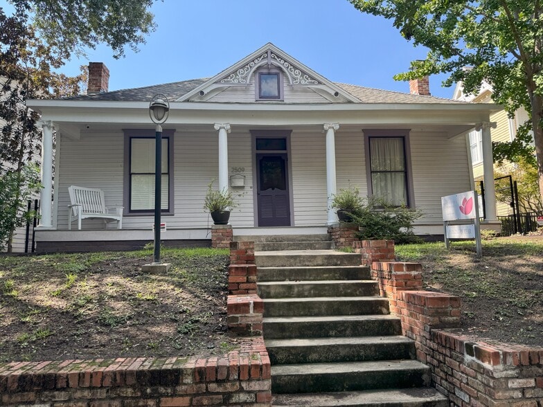 Primary Photo Of 2509 Thomas Ave, Dallas Freestanding For Lease