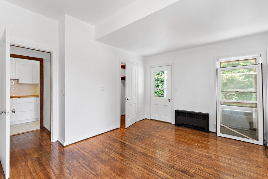 More Photos Of 306 Main St, Parkville Apartments For Sale