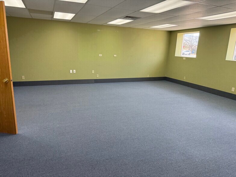 More Photos Of 223 N Seymour St, Fond Du Lac Manufacturing For Lease