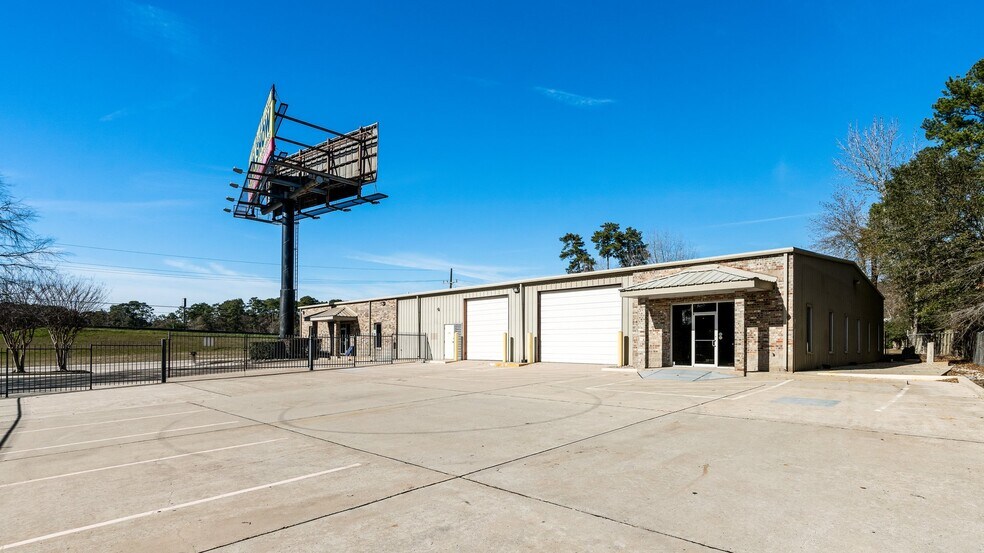 More Photos Of 3607 N Loop 336, Conroe Light Manufacturing For Lease