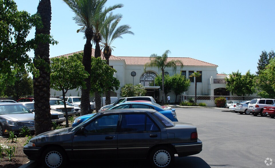 More Photos Of 6297 N Fresno St, Fresno Office For Sale