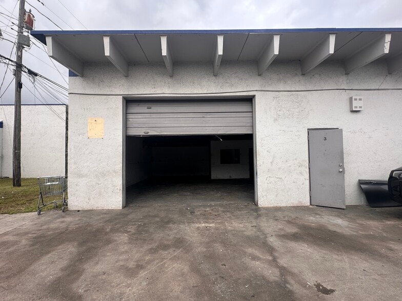 More Photos Of 5716-5718 Rodman St, Hollywood Warehouse For Lease