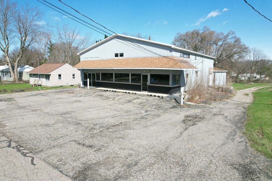 More Photos Of 110 Creekview Dr, Battle Creek General Retail For Sale