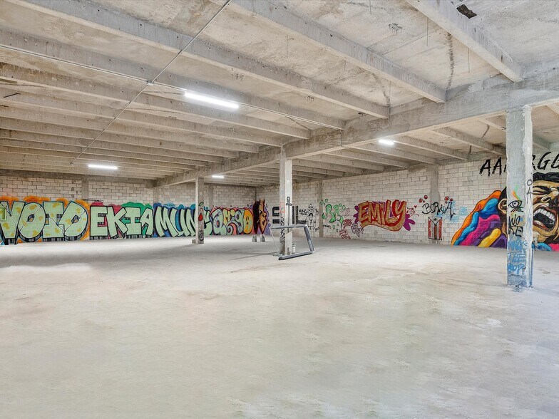 More Photos Of 301 NW 36th St, Miami General Retail For Sale