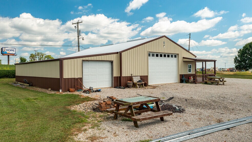More Photos Of 20447 Old Route 66 Hwy, Staunton Flex For Sale