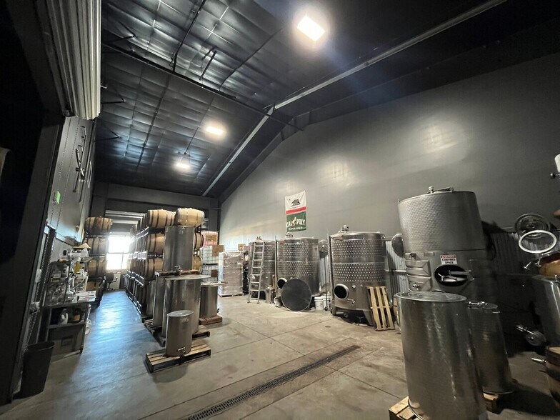 More Photos Of 3340 Ramada Dr, Paso Robles Distribution For Lease