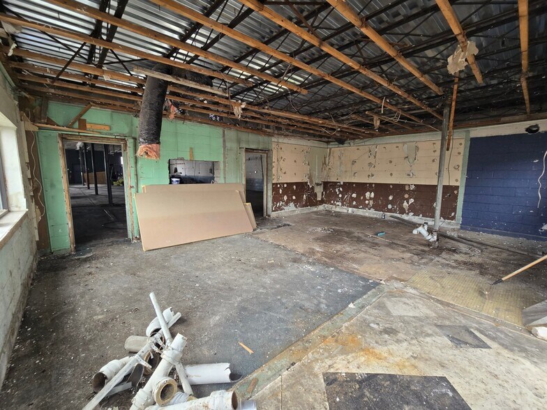 More Photos Of 93 Lagrange Ave, Rochester Manufacturing For Sale