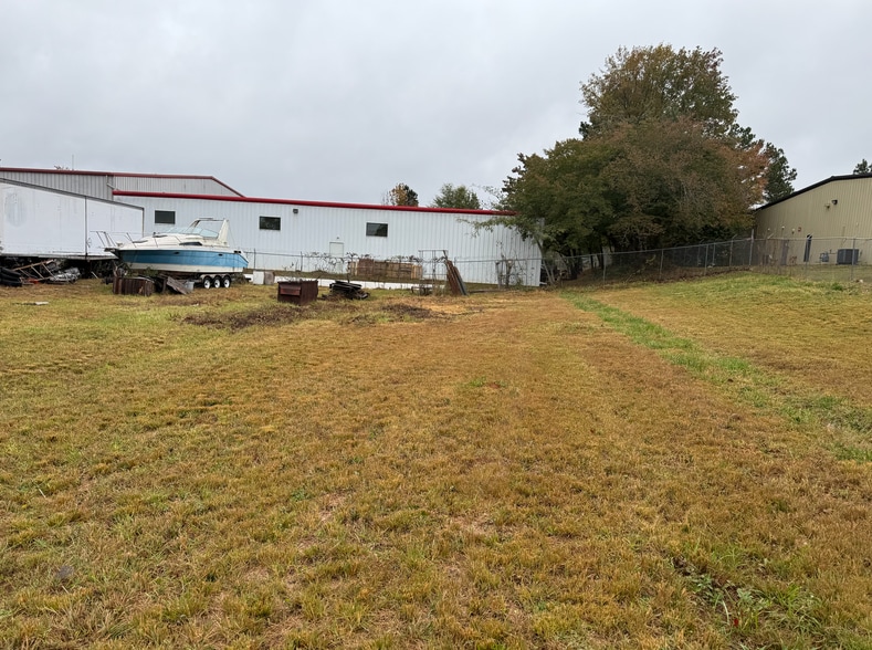 More Photos Of 2430 Oak St, Cumming Service For Sale