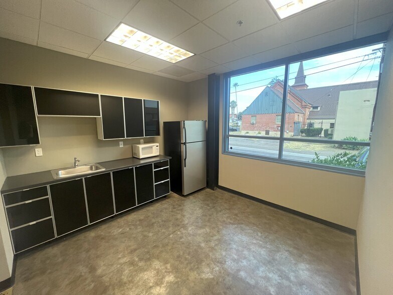 More Photos Of 350 W 5th Ave, Escondido Office For Sale