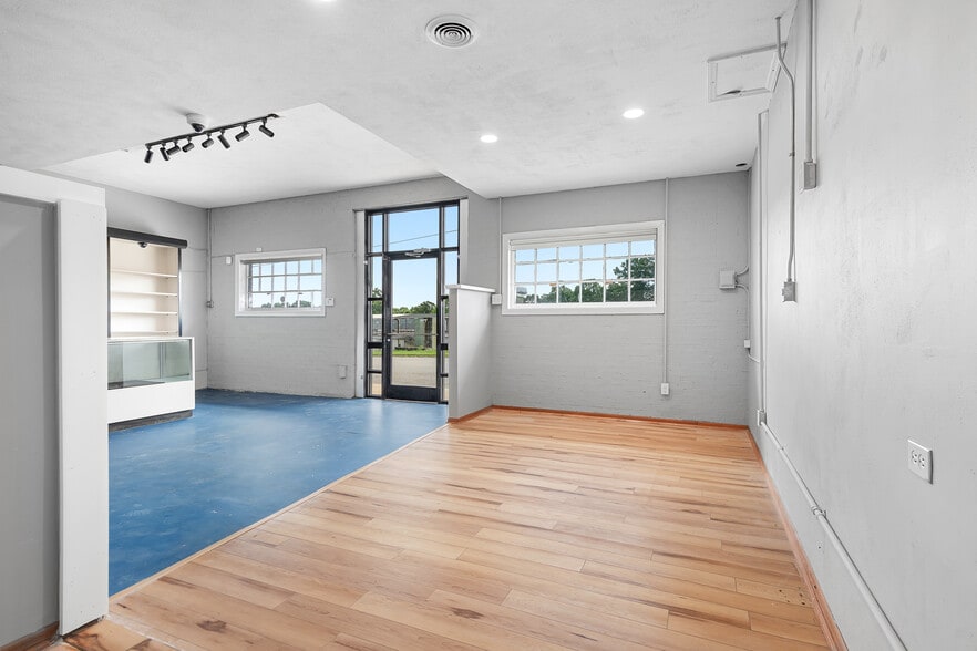 More Photos Of 426-430 Western Ave, Statesville Freestanding For Sale