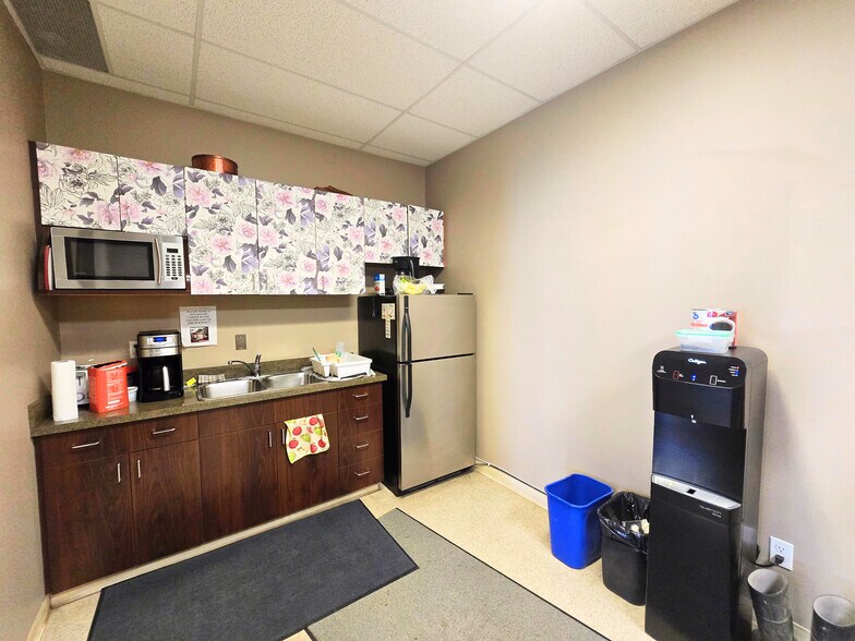 More Photos Of 7703 39 St, Leduc Manufacturing For Sale