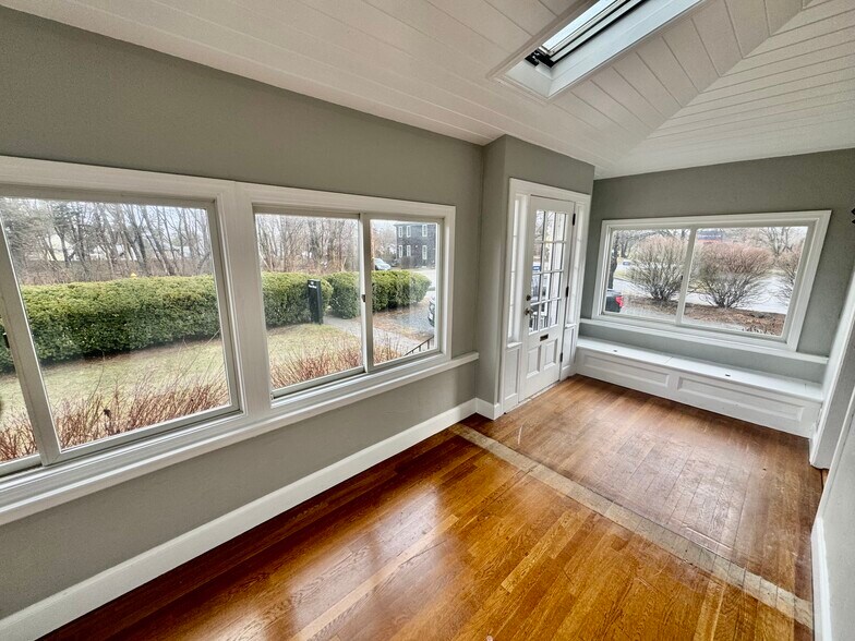 More Photos Of 110 Main St, Kingston Office For Sale