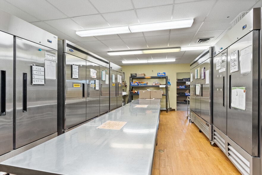 More Photos Of 306 Main St, Dallas Office For Sale