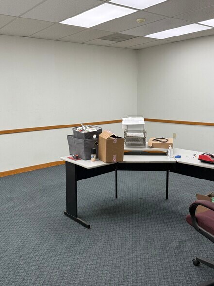 More Photos Of 97-125 Ashmore Dr, Leola Warehouse For Lease