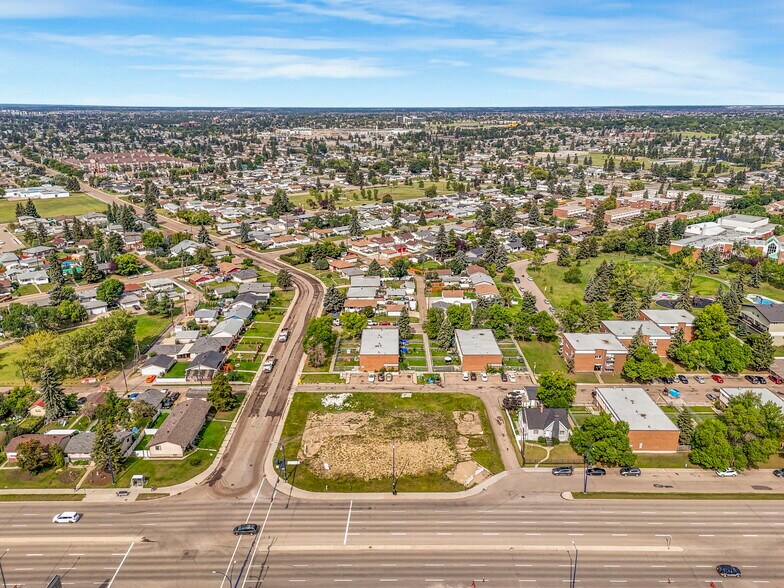 More Photos Of 13408 Fort Rd NW, Edmonton Storefront For Lease