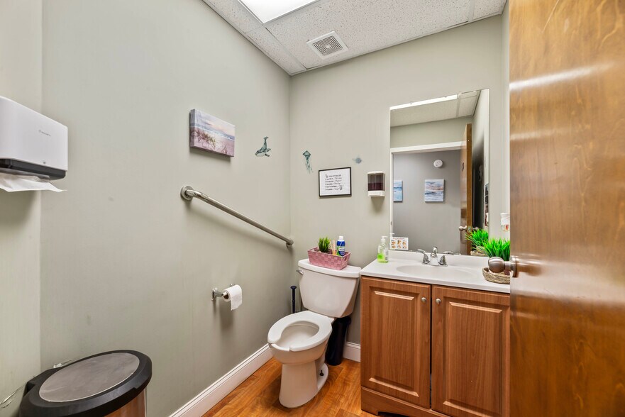 More Photos Of 1594-1600 US Highway 130, North Brunswick Medical For Sale