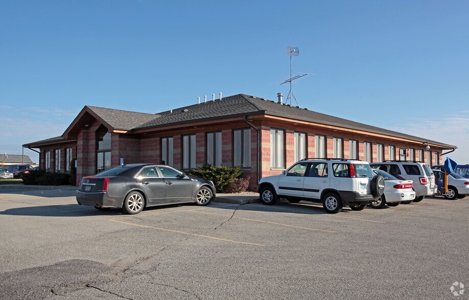 More Photos Of 2720 Superior Dr NW, Rochester Office For Lease