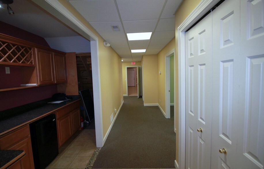 More Photos Of 10151-10171 Bergin Rd, Howell Flex For Lease