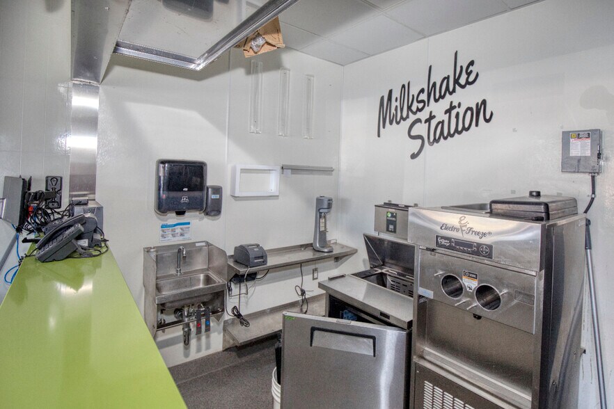 More Photos Of 6630 Mooretown Rd, Williamsburg Restaurant For Lease