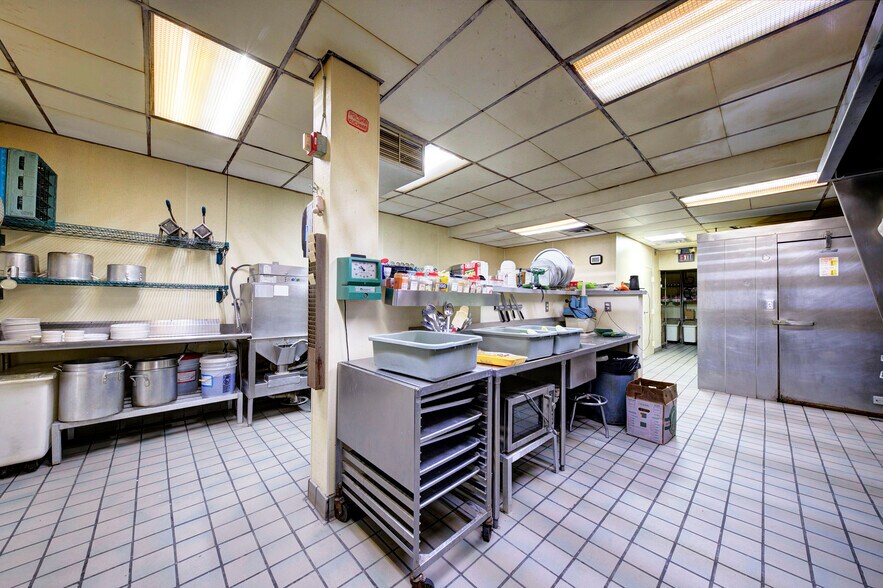 More Photos Of 1744 Biddle Ave, Wyandotte General Retail For Sale