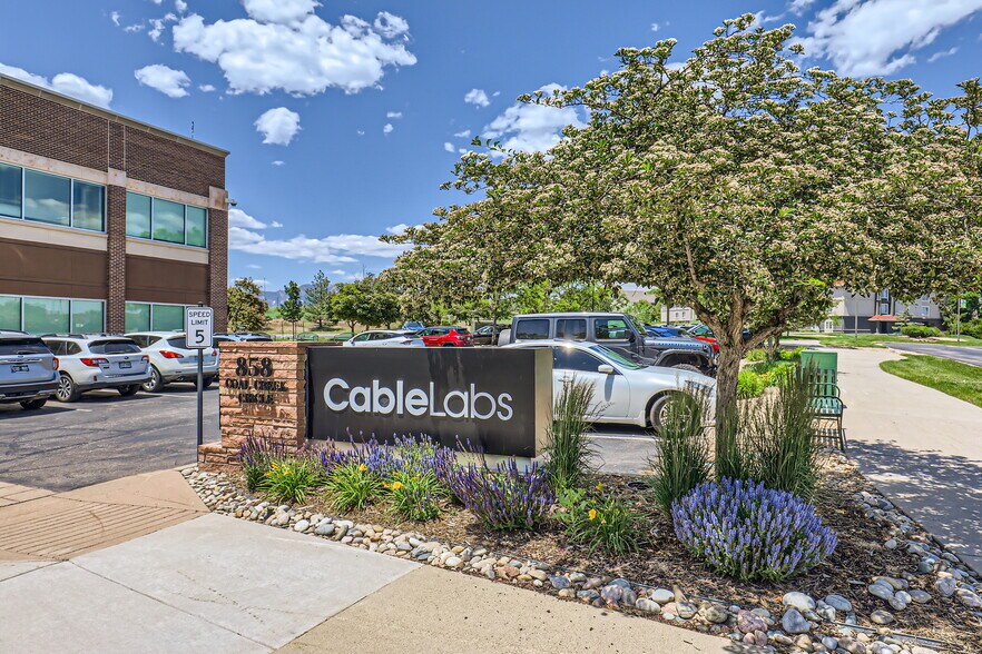 More Photos Of 858 Coal Creek Cir, Louisville Office For Sale