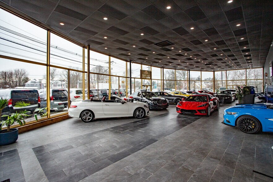 More Photos Of 909 E Route 130, Burlington Auto Dealership For Sale