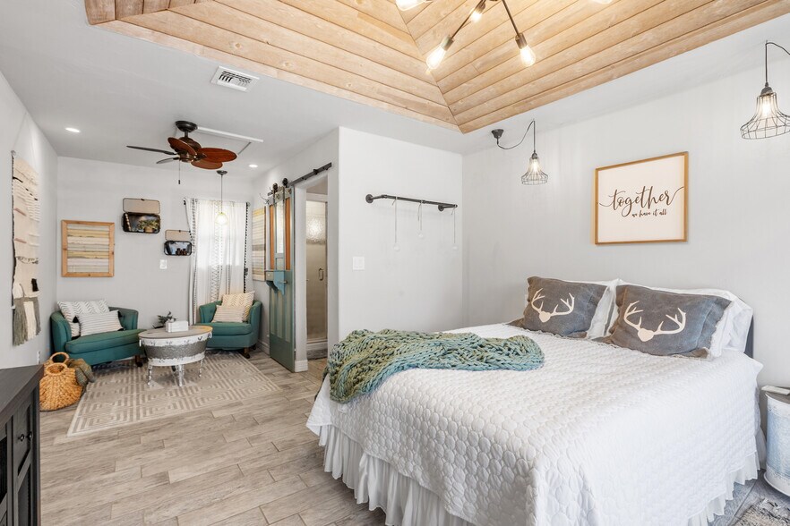 More Photos Of 608 W Morse St, Fredericksburg Specialty For Sale