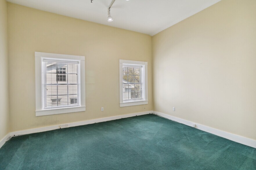 More Photos Of 239 N Broadway, Lexington Office Residential For Sale