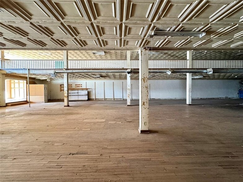 More Photos Of 516 W Chickasha Ave, Chickasha Storefront For Sale