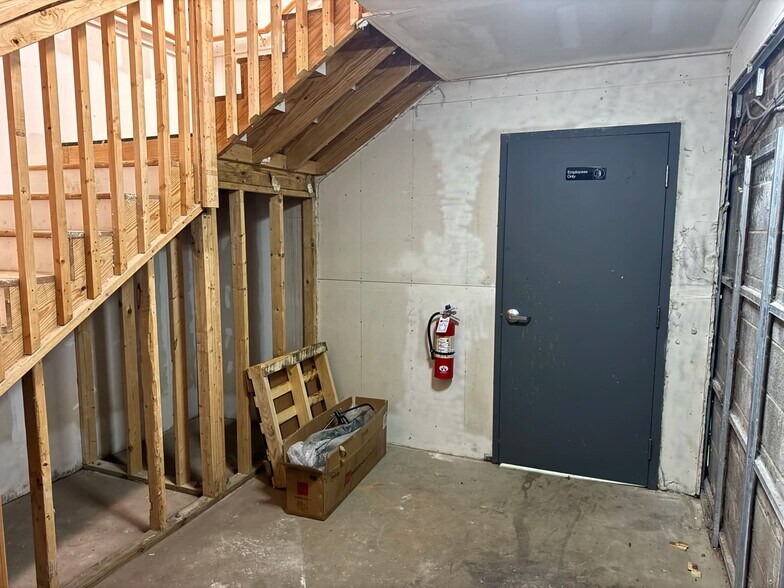 More Photos Of 2140 Lawndale Dr, Greensboro Storefront For Lease