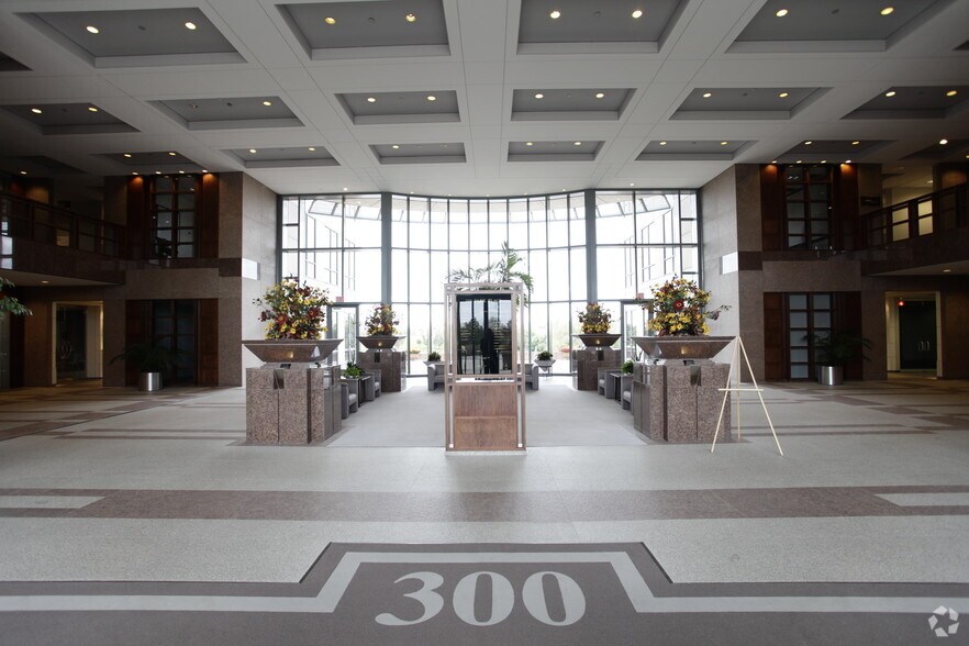 More Photos Of 300 Park Blvd, Itasca Office For Lease