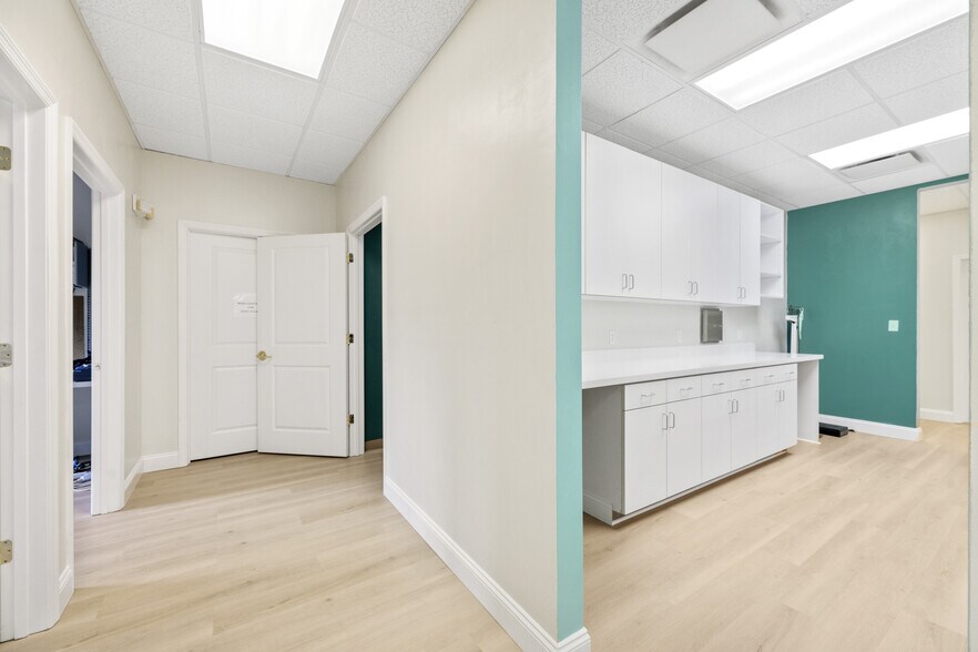 More Photos Of 3606 Maclay Blvd S, Tallahassee Medical For Lease