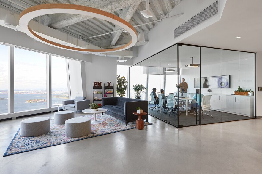 More Photos Of One World Trade Center, New York Office For Lease