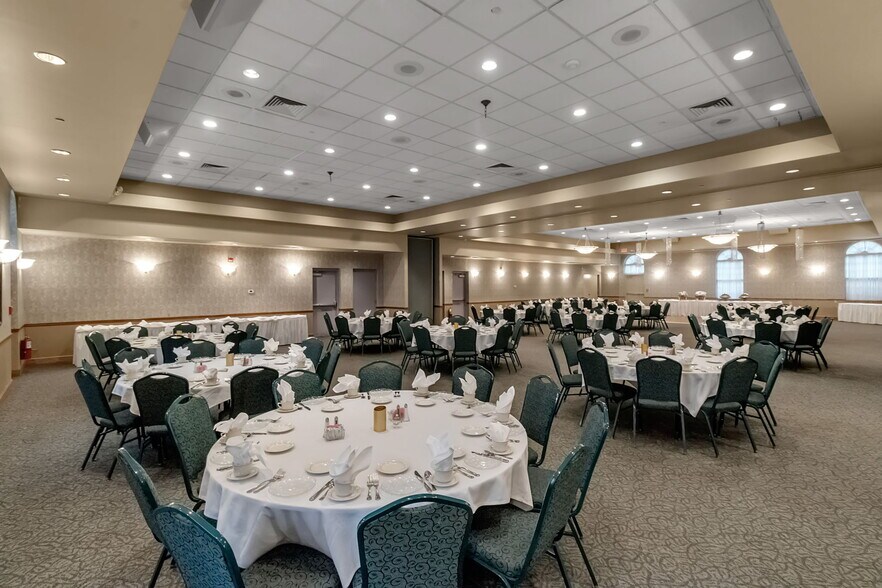 More Photos Of 672 Wehrle Dr, Buffalo Restaurant For Sale