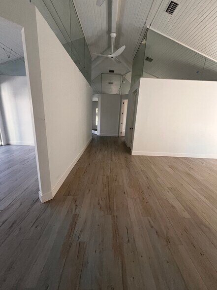 More Photos Of 2407 Periwinkle Way, Sanibel Storefront For Sale