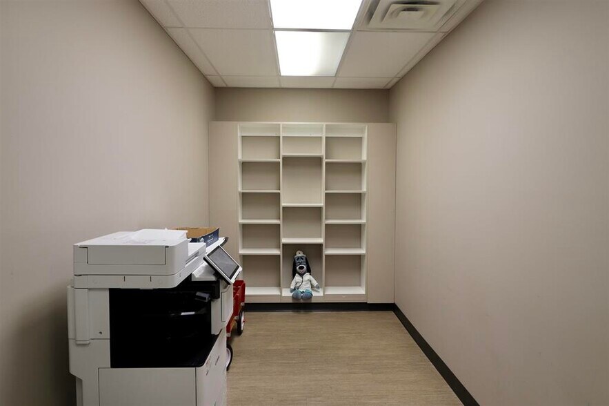More Photos Of 1203 E College St, Brownsville Medical For Sale