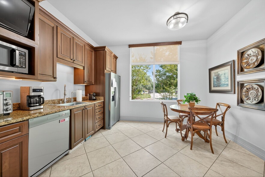 More Photos Of 16023 Via Shavano, San Antonio Office For Sale