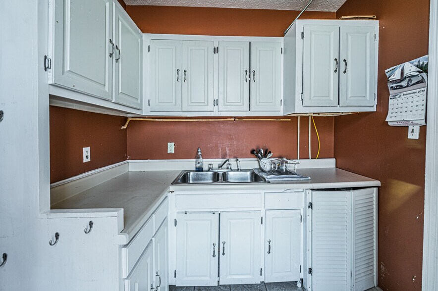 More Photos Of 1026-1038 Chestnut St, Bowling Green Restaurant For Sale