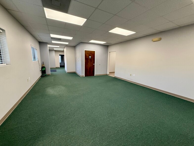 More Photos Of 142 Aqua Shed Ct, Aberdeen Flex For Lease