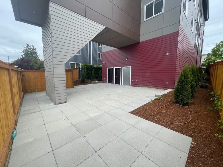 More Photos Of 9029 16th Ave SW, Seattle Fast Food For Lease