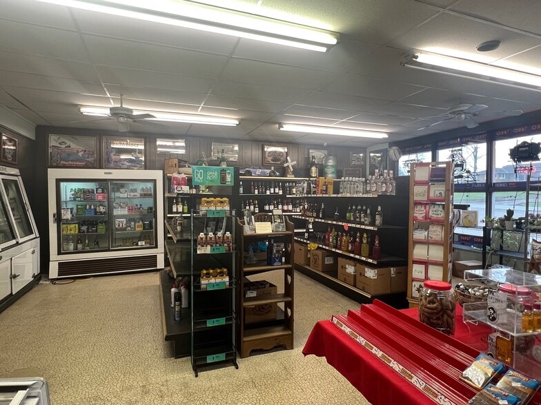 More Photos Of 11253 Kinsman Rd, Newbury Freestanding For Sale