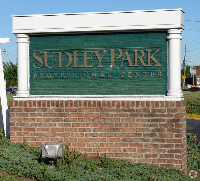 More Photos Of 8629 Sudley Rd, Manassas Office For Sale