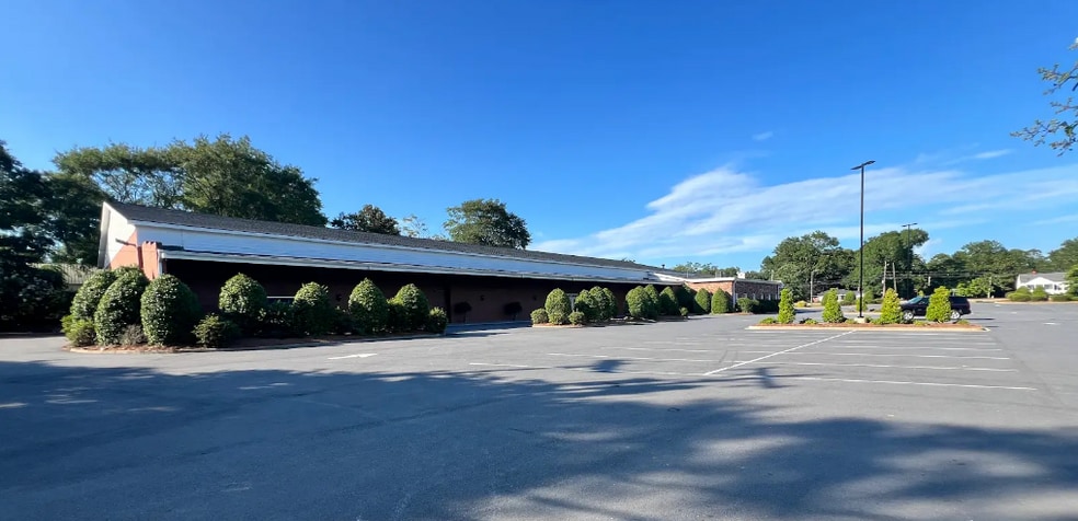 More Photos Of 313 N Main St, Simpsonville Freestanding For Sale