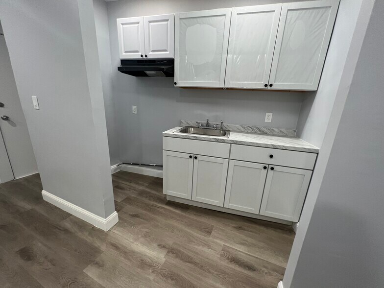 More Photos Of 174 Willow St, Waterbury Apartments For Sale