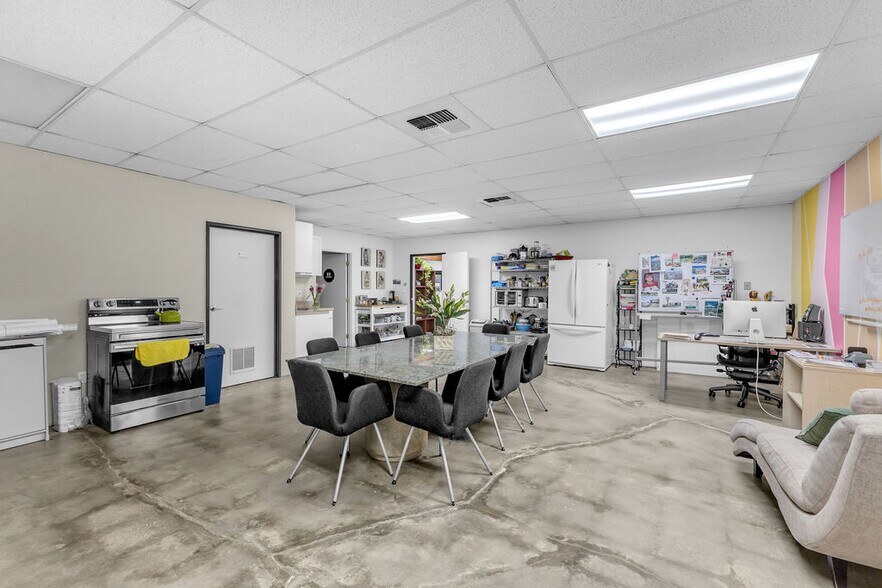More Photos Of 81500 Industrial Pl, Indio Warehouse For Sale