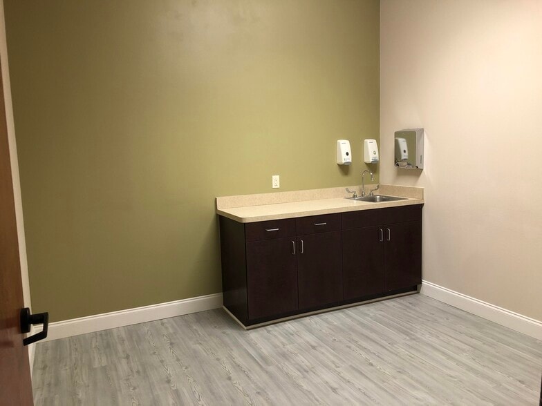 More Photos Of 6513 Preston Rd, Plano Office For Sale