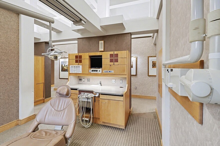 More Photos Of 15555 Silver Pky, Fenton Medical For Sale